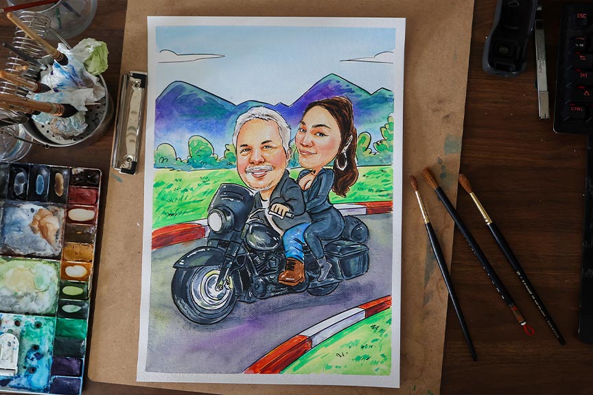 วาดรูปเป็นของขวัญ เหมาะกับโอกาสไหนบ้าง? ภาพวาดการ์ตูนคู่รักขี่มอเตอร์ไซค์บนถนน เหมาะสำหรับมอบเป็นของขวัญวันครบรอบ
