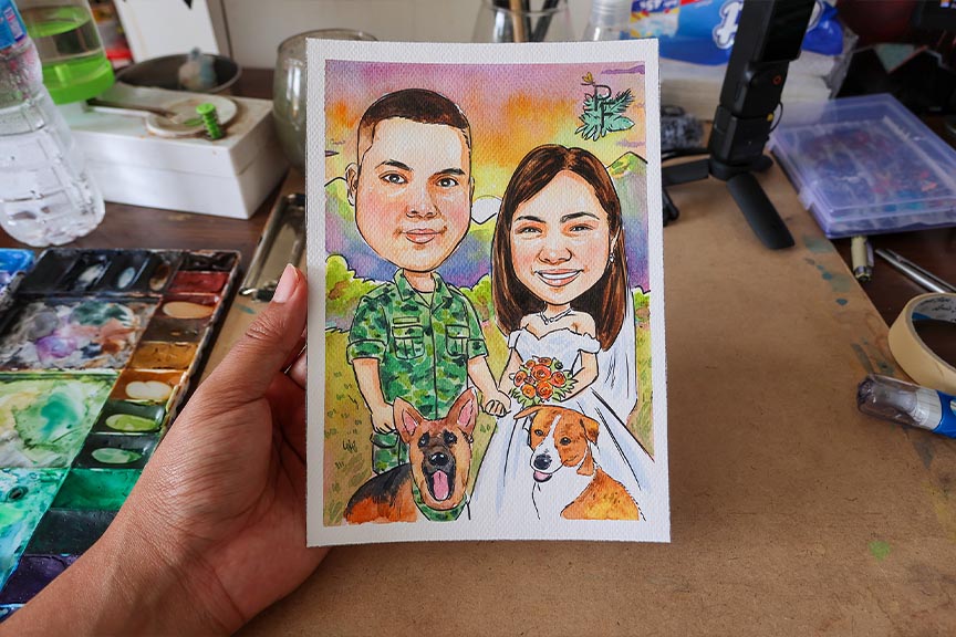 วาดรูปเป็นของขวัญ เหมาะกับโอกาสไหนบ้าง? ภาพวาดการ์ตูนคู่รักกับสุนัขสองตัว เหมาะสำหรับมอบเป็นของขวัญวันแต่งงานหรือวันครบรอบ