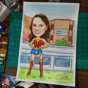 ภาพวาดการ์ตูนล้อเลียนผู้หญิงชุดวันเดอร์วูแมน ยืนหน้าตึกโรงพยาบาล งานวาดมือสีน้ำบนกระดาษ